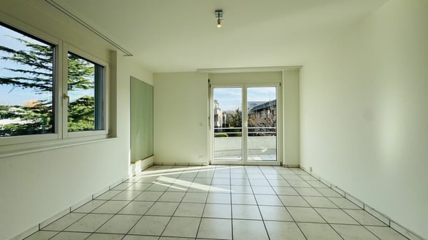 Schöne 2.5-Zimmerwohnung mit Lift, Balkon, Keller, AEP und eigener WM/TU 4