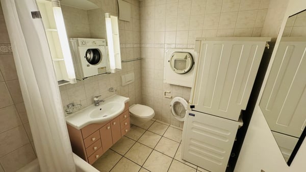 Schöne 2.5-Zimmerwohnung mit Lift, Balkon, Keller, AEP und eigener WM/TU 5