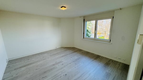Schöne 2.5-Zimmerwohnung mit Lift, Balkon, Keller, AEP und eigener WM/TU 7
