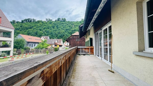 Gepfl. 5.5-Zi.-Whg. im 1. OG eines gepflegten 2-FH mit Balkon, PP & Gartennutzung 15