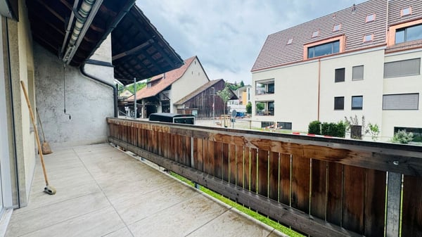 Gepfl. 5.5-Zi.-Whg. im 1. OG eines gepflegten 2-FH mit Balkon, PP & Gartennutzung 17