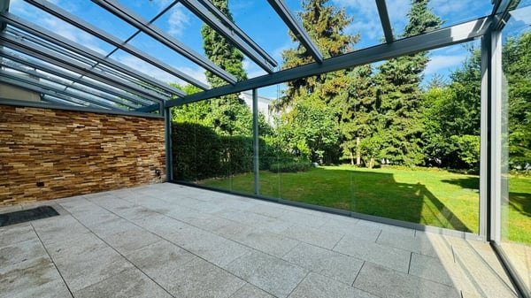SCHÖNES 6.5-ZIMMER-DOPPEL-EINFAMILIENHAUS MIT WINTERGARTEN, GARTEN & PARKIERUNG AN TOPLAGE 23