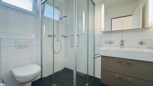 SCHÖNES 6.5-ZIMMER-DOPPEL-EINFAMILIENHAUS MIT WINTERGARTEN, GARTEN & PARKIERUNG AN TOPLAGE 5