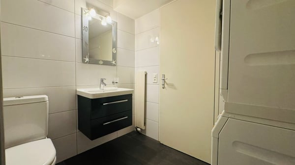 SCHÖNES 6.5-ZIMMER-DOPPEL-EINFAMILIENHAUS MIT WINTERGARTEN, GARTEN & PARKIERUNG AN TOPLAGE 9