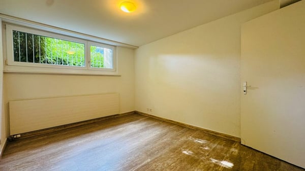 SCHÖNES 6.5-ZIMMER-DOPPEL-EINFAMILIENHAUS MIT WINTERGARTEN, GARTEN & PARKIERUNG AN TOPLAGE 18
