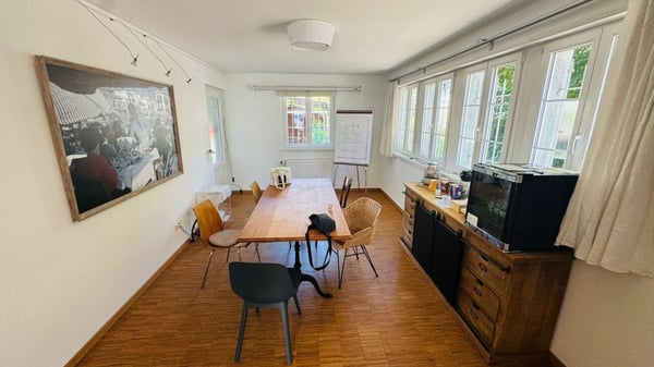 Gut sichtbare Gewerbefläche in Liestal mit Küche, Keller und Parkplatz 7