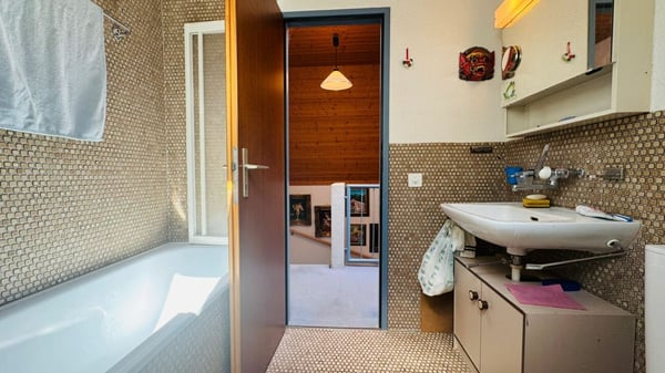 Gemütlches 5.5-Zimmer-Reihenhaus mit Garten, neuem Dach, Garage und Parkplatz 16