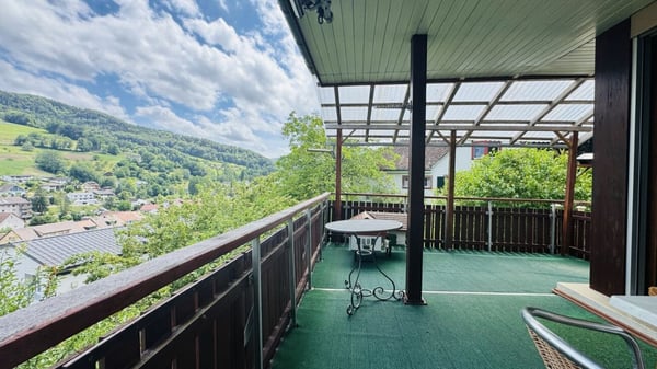 Freistehendes 5-Zimmer-EFH mit Garage, Vorplatz, Balkon, Garten und schöner Aussicht 3