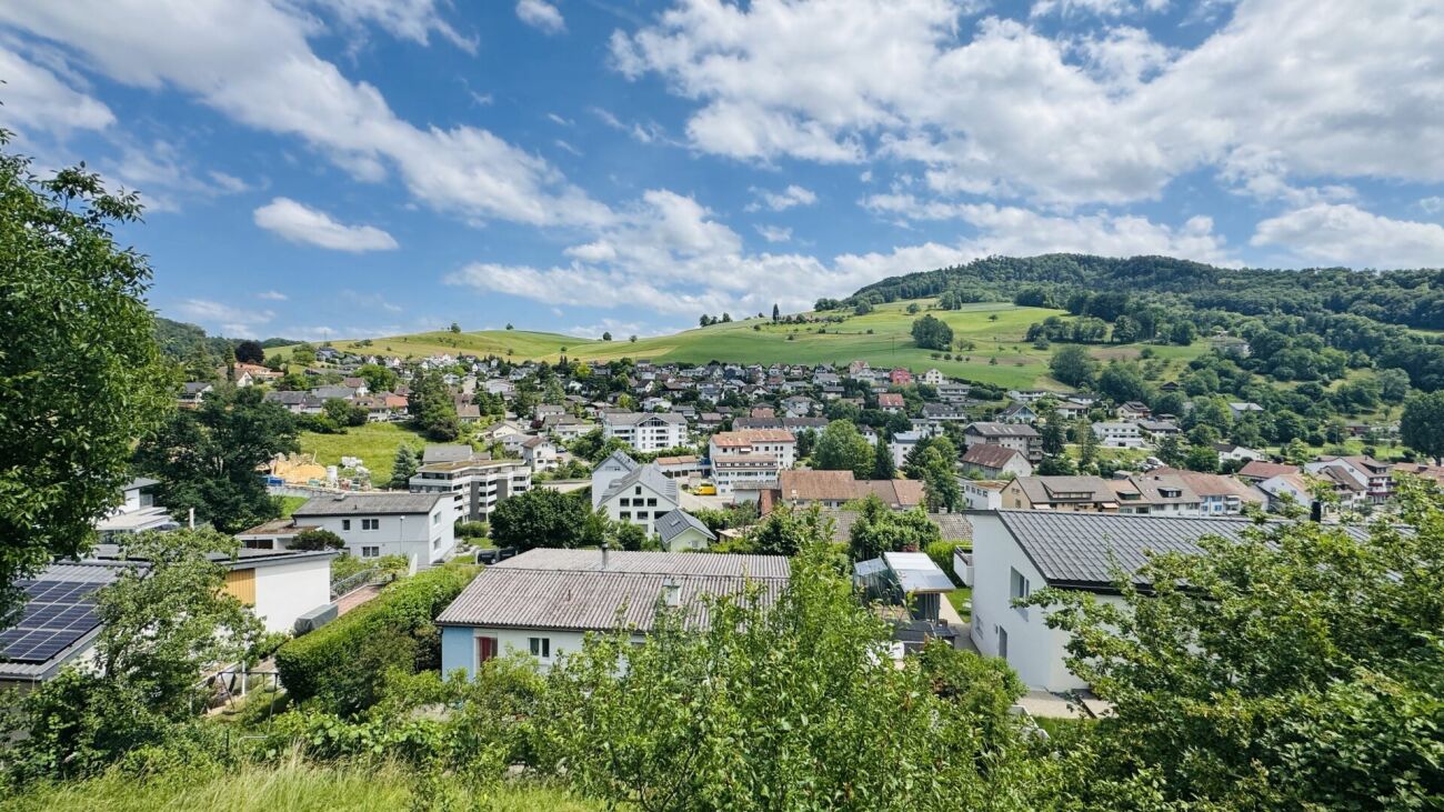 Freistehendes 5-Zimmer-EFH mit Garage, Vorplatz, Balkon, Garten und schöner Aussicht