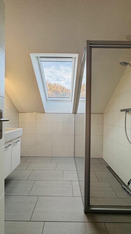 4.5-Zimmer-Maisonette mit Balkon, 2 Nasszellen, 2 Tiefgaragenplätzen, Waschturm und Keller