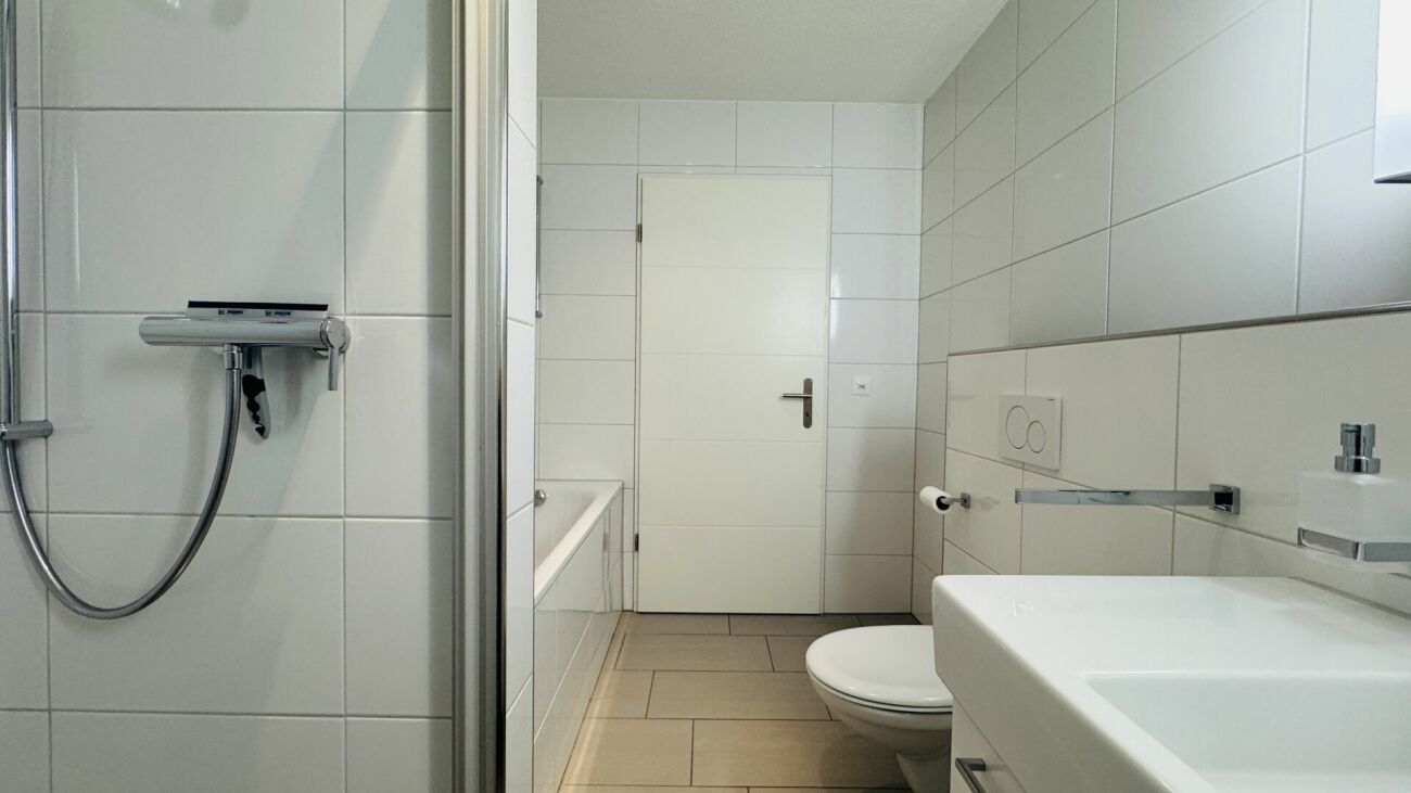 4.5-Zimmer-Maisonette mit Balkon, 2 Nasszellen, 2 Tiefgaragenplätzen, Waschturm und Keller