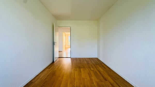 SCHÖNES 6.5-ZIMMER-DOPPEL-EINFAMILIENHAUS MIT WINTERGARTEN, GARTEN & PARKIERUNG AN TOPLAGE 12