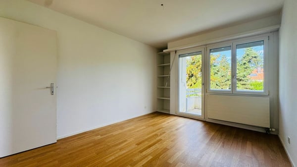 SCHÖNES 6.5-ZIMMER-DOPPEL-EINFAMILIENHAUS MIT WINTERGARTEN, GARTEN & PARKIERUNG AN TOPLAGE 15