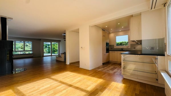 SCHÖNES 6.5-ZIMMER-DOPPEL-EINFAMILIENHAUS MIT WINTERGARTEN, GARTEN & PARKIERUNG AN TOPLAGE 3