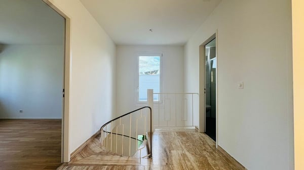 SCHÖNES 6.5-ZIMMER-DOPPEL-EINFAMILIENHAUS MIT WINTERGARTEN, GARTEN & PARKIERUNG AN TOPLAGE 13