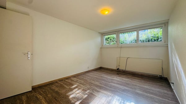 SCHÖNES 6.5-ZIMMER-DOPPEL-EINFAMILIENHAUS MIT WINTERGARTEN, GARTEN & PARKIERUNG AN TOPLAGE 17