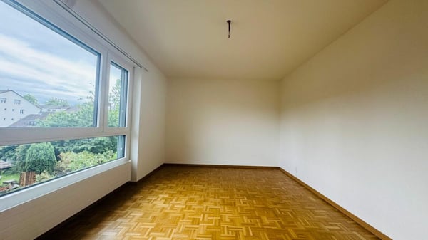 Totalsanierte 2.5-Zimmer-Wohnung mit Hobbyraum, Balkon, Estrich, Keller und Tiefgaragenplatz 9