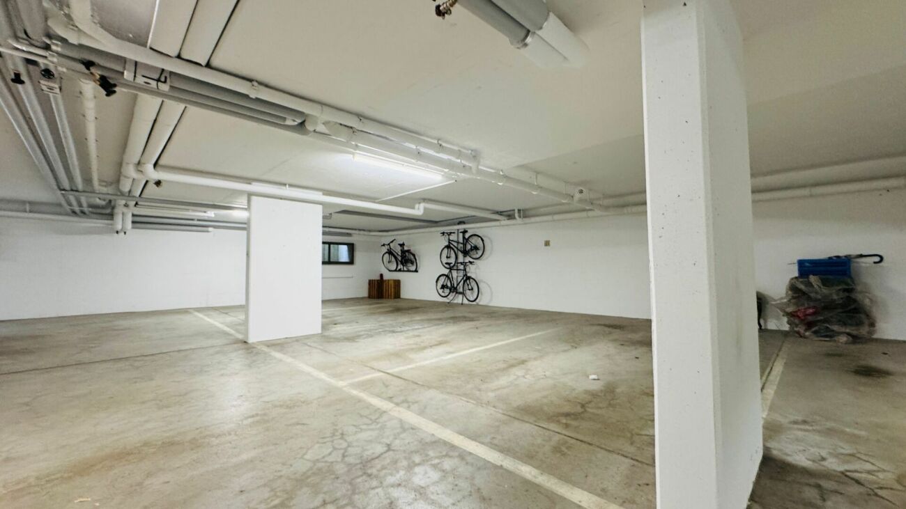 Totalsanierte 2.5-Zimmer-Wohnung mit Hobbyraum, Balkon, Estrich, Keller und Tiefgaragenplatz