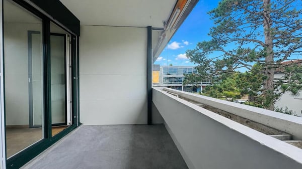 Totalsanierte 2.5-Zimmer-Wohnung mit Hobbyraum, Balkon, Estrich, Keller und Tiefgaragenplatz 11