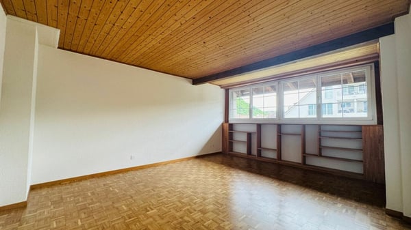 Gepfl. 5.5-Zi.-Whg. im 1. OG eines gepflegten 2-FH mit Balkon, PP & Gartennutzung 11