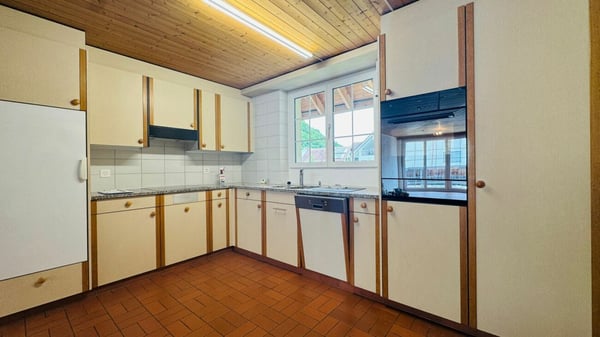 Gepfl. 5.5-Zi.-Whg. im 1. OG eines gepflegten 2-FH mit Balkon, PP & Gartennutzung 7