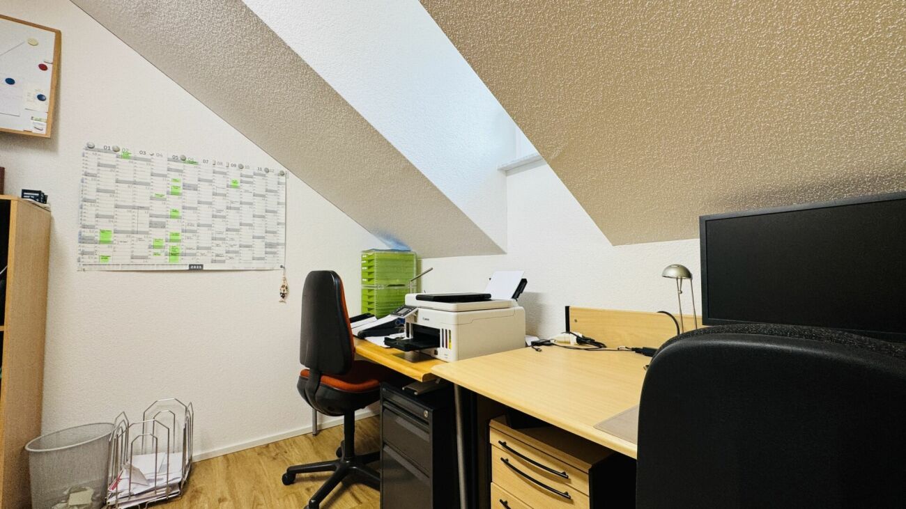 Top 3-Familienhaus im Eigentumsstandard mit 15 Parkplätzen, Werkstatt & Schopf in Zunzgen