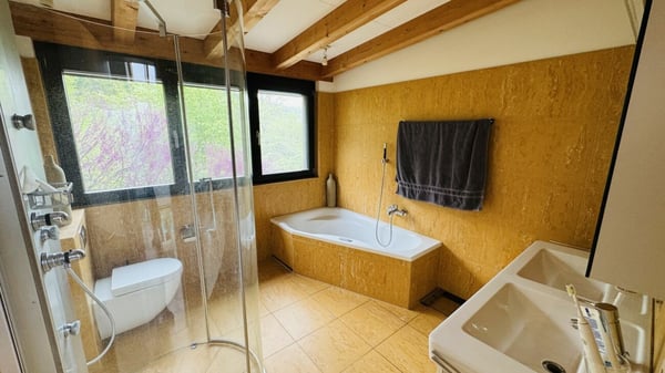 Exklusives Anwesen mit Villa, Nebenhaus, separater Wohneinheit, Praxis, Einstellhalle, Pool u. v. m. 37