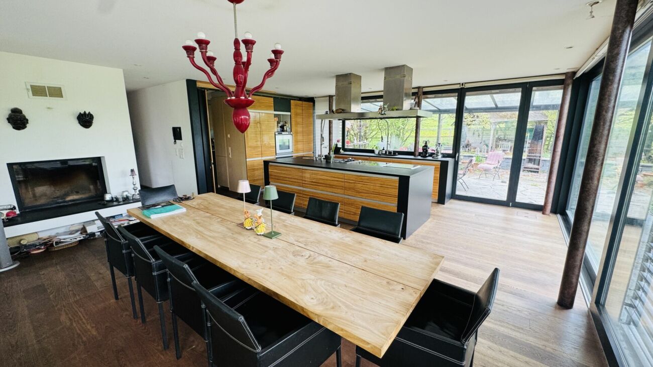 Exklusives Anwesen mit Villa, Nebenhaus, separater Wohneinheit, Praxis, Einstellhalle, Pool u. v. m.