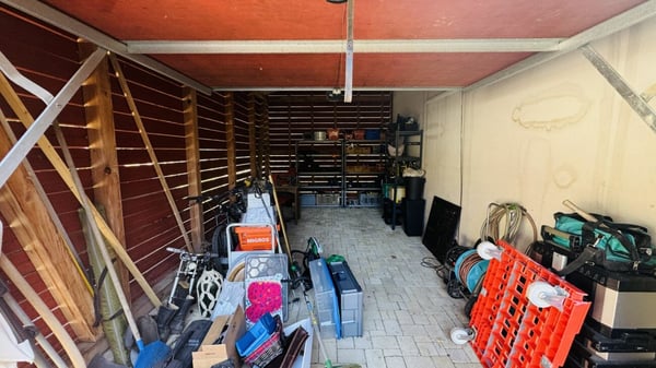 6.5-Zimmer-Architektenhaus mit Pool, Garagenbox, 3 Parkplätzen und Weitsicht 40