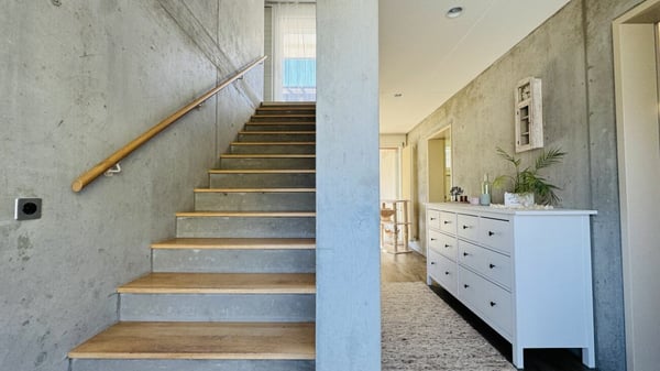 6.5-Zimmer-Architektenhaus mit Pool, Garagenbox, 3 Parkplätzen und Weitsicht 29