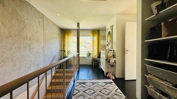 6.5-Zimmer-Architektenhaus mit Pool, Garagenbox, 3 Parkplätzen und Weitsicht 9