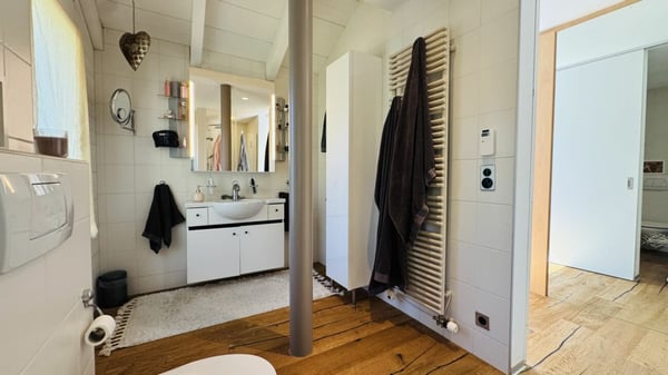6.5-Zimmer-Architektenhaus mit Pool, Garagenbox, 3 Parkplätzen und Weitsicht 14