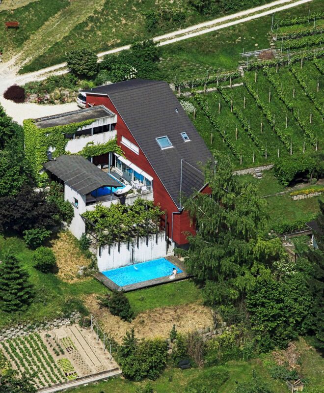 6.5-Zimmer-Architektenhaus mit Pool, Garagenbox, 3 Parkplätzen und Weitsicht