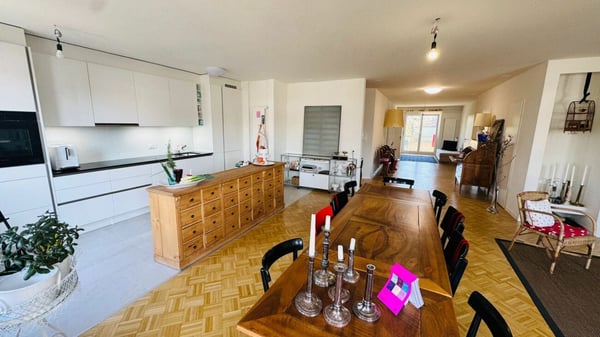 Komplett sanierte 3.5-Zimmerwohnung mit 2 Bädern, 2 Balkonen und 1 Tiefgaragenplatz 1