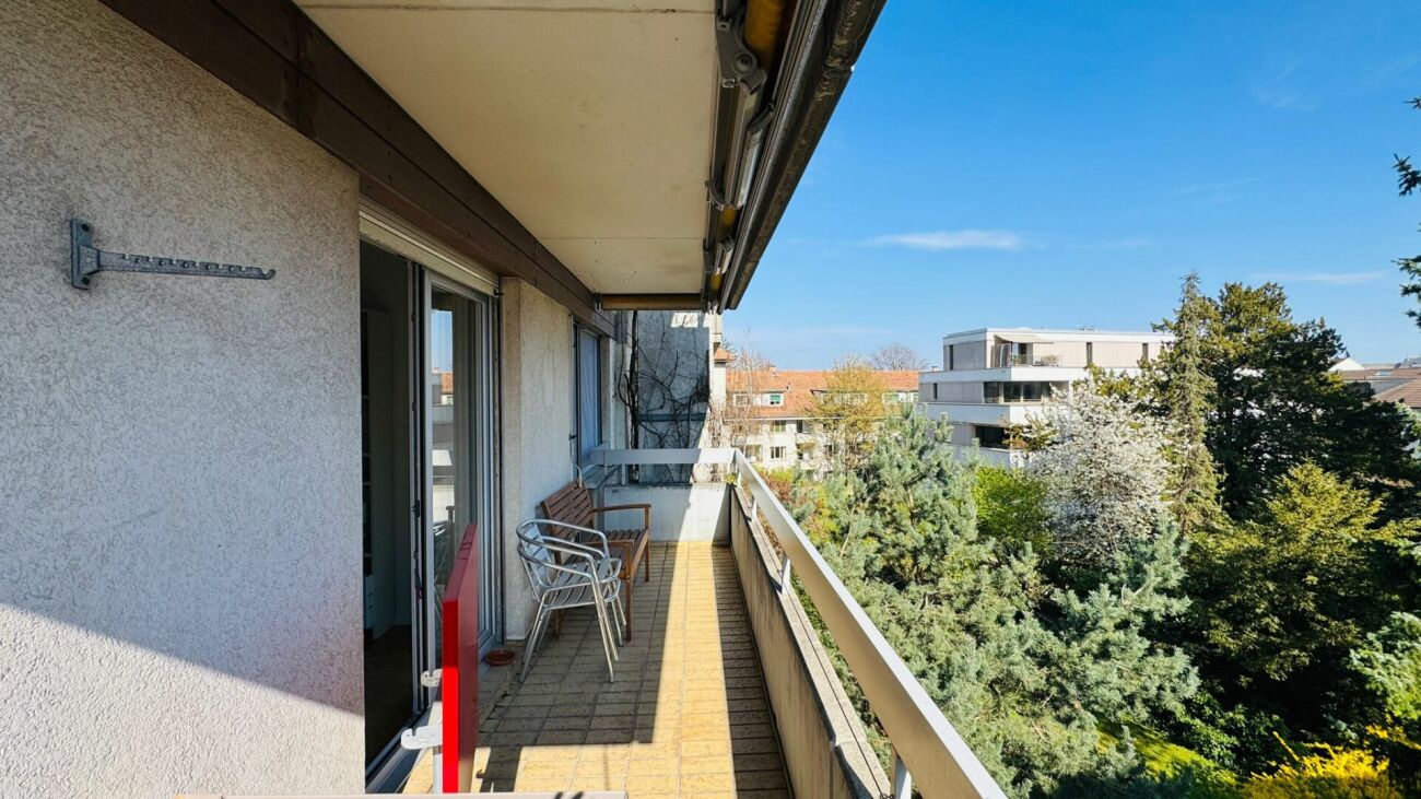 Komplett sanierte 3.5-Zimmerwohnung mit 2 Bädern, 2 Balkonen und 1 Tiefgaragenplatz