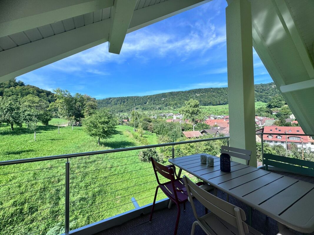4.5-Dachwohnung, 2 Terrassen, ca. 32 m² Aussenfläche, schöner Aussicht und garagenbox