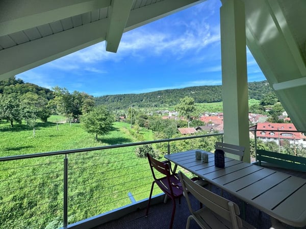4.5-Dachwohnung, 2 Terrassen, ca. 32 m² Aussenfläche, schöner Aussicht und garagenbox 4