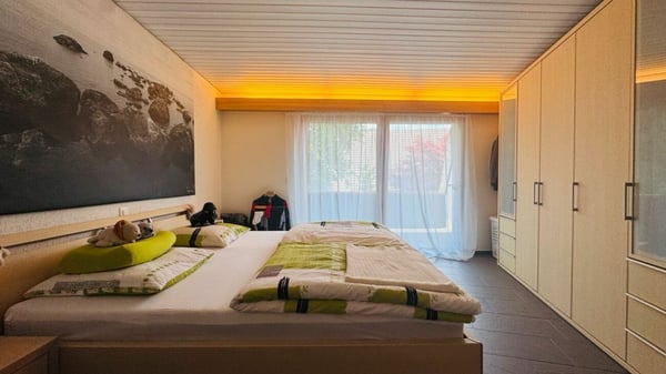 Nachhaltiges 7.5-Zimmer-Einfamilienhaus mit Photovoltaikanlage, Pool, Sauna & Fitness 12