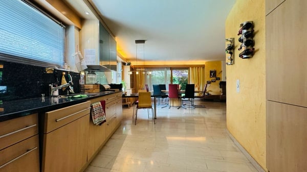 Nachhaltiges 7.5-Zimmer-Einfamilienhaus mit Photovoltaikanlage, Pool, Sauna & Fitness 6