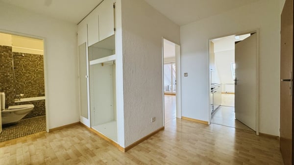 Gemütliche 3.5-Zimmer-Wohnung mit Balkon, Lift, Keller und ca. 80 m² Wohnfläche 2