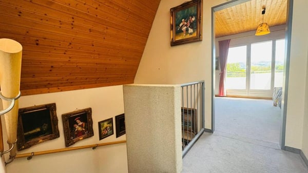 Gemütlches 5.5-Zimmer-Reihenhaus mit Garten, neuem Dach, Garage und Parkplatz 12