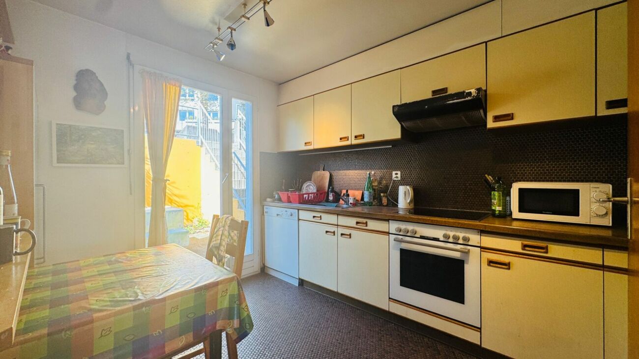 Gemütlches 5.5-Zimmer-Reihenhaus mit Garten, neuem Dach, Garage und Parkplatz