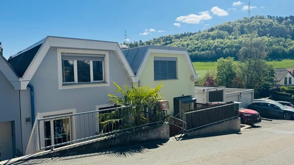 Gemütlches 5.5-Zimmer-Reihenhaus mit Garten, neuem Dach, Garage und Parkplatz 4