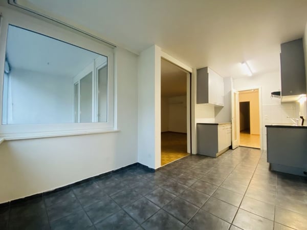 Teilsanierte 3.5-Zi.-Wohnung mit 2 Balkonen, Lift und Keller 5
