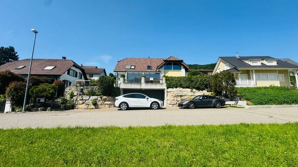 Freistehendes 4.5-Zimmer-Einfamilienhaus mit Pool, Sauna, Wintergarten, Doppelgarage & Aussicht 25