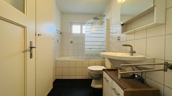 Charmante 3.5-Zimmer Gartenwohnung mit Renovierungen, Sitzplatz und schönem Garten 7