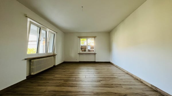 Charmante 3.5-Zimmer Gartenwohnung mit Renovierungen, Sitzplatz und schönem Garten 5