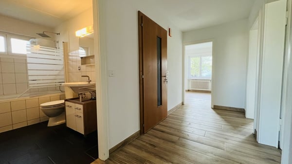 Charmante 3.5-Zimmer Gartenwohnung mit Renovierungen, Sitzplatz und schönem Garten 8