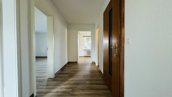 Charmante 3.5-Zimmer Gartenwohnung mit Renovierungen, Sitzplatz und schönem Garten 4