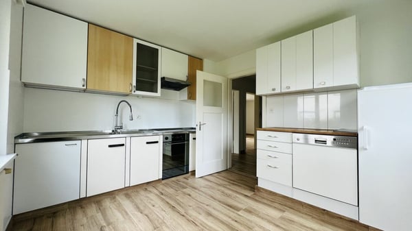 Charmante 3.5-Zimmer Gartenwohnung mit Renovierungen, Sitzplatz und schönem Garten 2